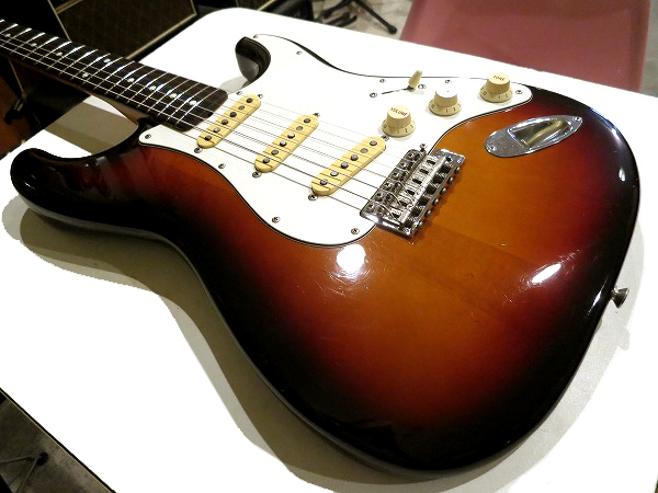 【おしゃれ】 Fender Japan ストラトキャスター eシリアル フジゲン製 エレキギター - tin.ipb.ac.id